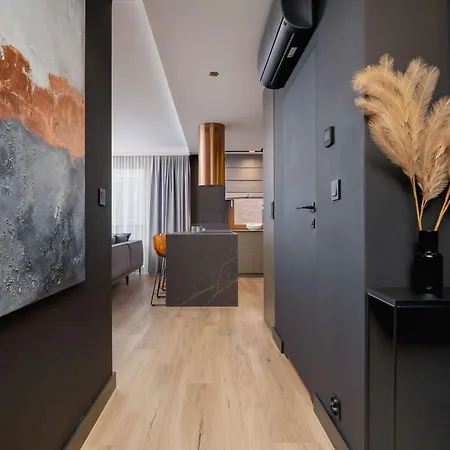 Exclusive With Parking By Renters Prestige 아파트 크라쿠프