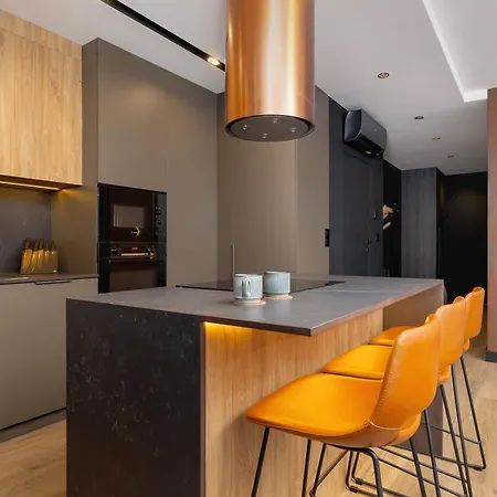 Exclusive With Parking By Renters Prestige 아파트 *