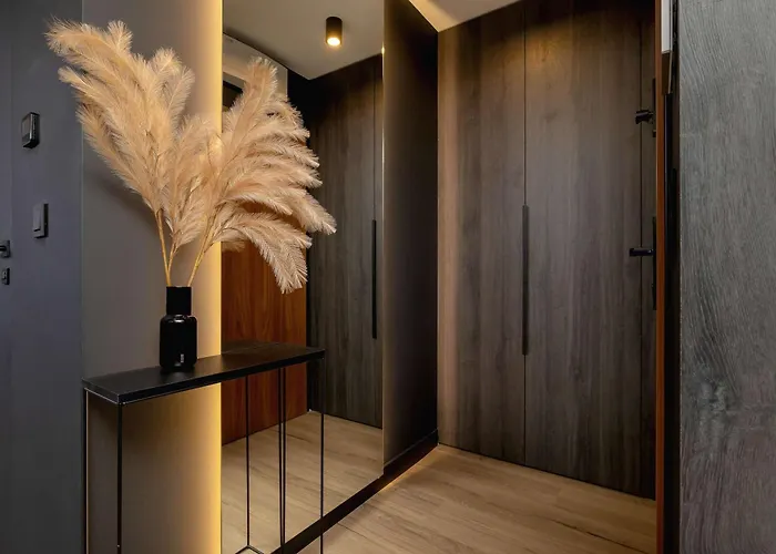 Exclusive With Parking By Renters Prestige Apartment