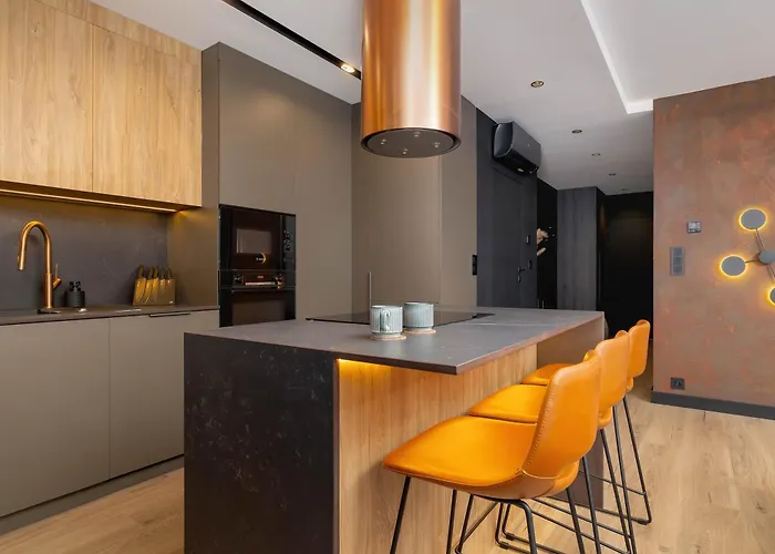 Exclusive With Parking By Renters Prestige Apartment *