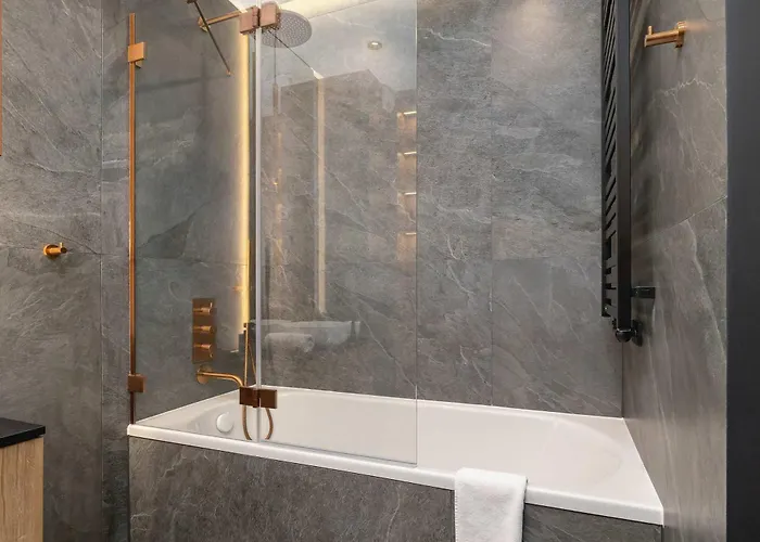 Exclusive With Parking By Renters Prestige Apartment