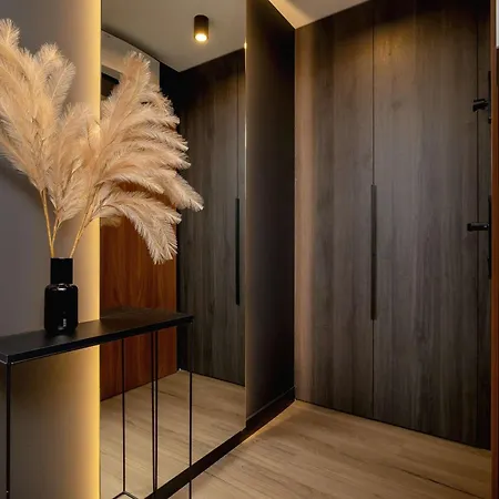 Exclusive With Parking By Renters Prestige 公寓