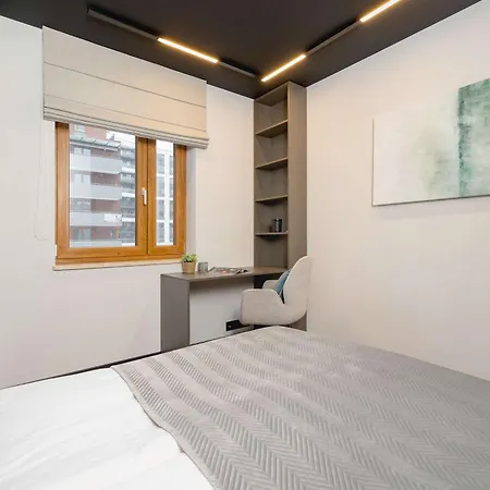 Exclusive With Parking By Renters Prestige 克拉科夫