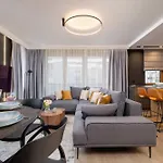 Exclusive With Parking By Renters Prestige 克拉科夫