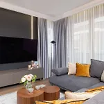 Exclusive With Parking By Renters Prestige 公寓 *